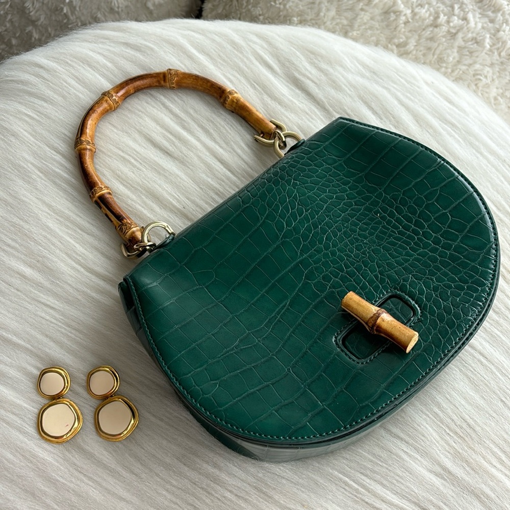 Forest green bag with bamboo handle